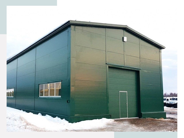 Двускатные ангары в лесном