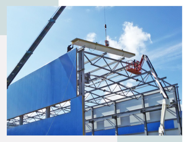 Монтаж сэндвич-панелей в лесном